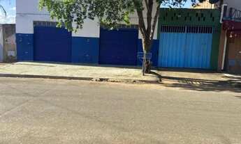 Imagem 3: Sala de comércio,com duas casas