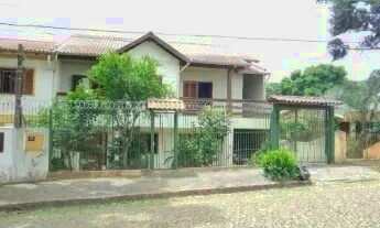 Imagem 2: Casa em Porto Alegre, no bairro Nonoai, com 6 dormitório(s), e 6 banheiros, à ve