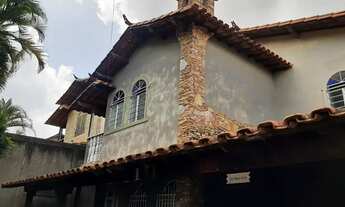 Imagem 2: Casa para venda possui 239 metros quadrados com 4 quartos em Rio Branco - Belo Horizonte