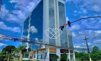 Imagem: Espaçosa Sala no Centro Comercial Lusitano