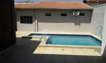 Imagem 4: Linda casa com piscina no Bairro Martins disponível para aluguel