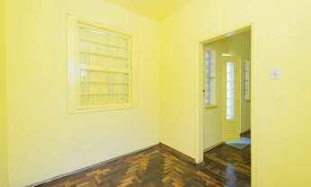 Imagem 7: Casa para locação no Centro de Pelotas, RS: 170m², 3 dorms, cozinha, sala, banheiro, varan