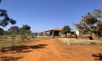 Imagem 2: Chácara Condomínio Camargo 2100m², Área de lazer Completa, Otima Localização- Aragoiânia