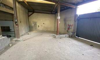 Imagem 2: Sala comercial aprox 200m2, 2 banheiros, copa vaga para HR. Rede trifásica instalada