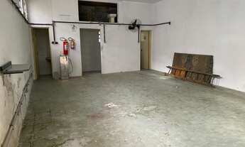 Imagem 6: Sala comercial aprox 200m2, 2 banheiros, copa vaga para HR. Rede trifásica instalada