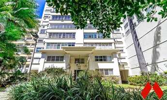 Imagem 3: Bela arquitetura e entrada com projeto paisagístico Burle Marx Ambientes Amplos