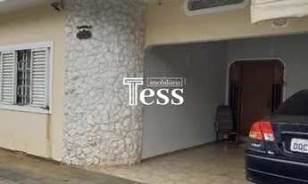 Imagem 2: Casa no Bairro Romano Calil para vender de 3 dormitórios, portão eletrônico e vaga para 2