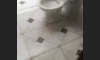 Imagem 2: Casa sozinha no terreno