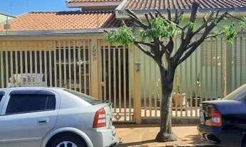 Imagem: VENDO CASA COM DEPENDÊNCIA NO FUNDO