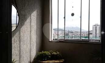 Imagem 2: Casa espaçosa com terraço em rua sem saída