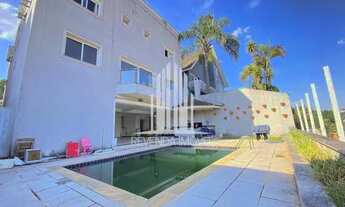 Imagem 3: Casa de alto padrão no Residencial 10, com 4 suítes (a máster com closet e banheira), 395m