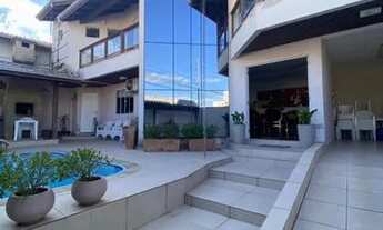 Imagem: Casa com piscina em Balneário Camboriú