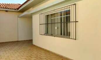 Imagem 5: Casa com amplo quintal !