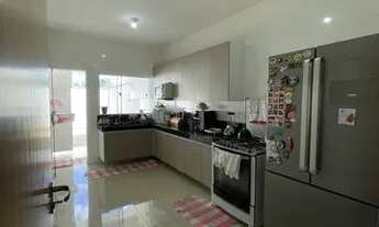 Imagem 2: Linda casa com móveis planejados e energia solar