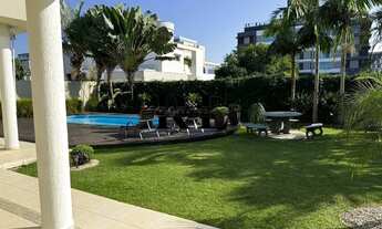 Imagem 2: Casa Luxuosa com 5 Suítes e Piscina para Locação Anual em Jurerê Internacional - Conforto