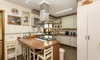 Imagem 7: Casa Ampla de 5 Dormitórios com Piscina e Espaço Gourmet no Jardim Floresta