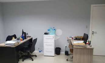 Imagem 6: Sala Comercial a Venda em Localização Privilegiada no Coração do Recreio Mobiliada