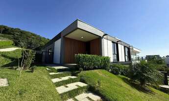 Imagem: Casa Alto Padrão com 3 Quartos no Parque