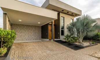 Imagem 2: Casa Espetacular de Alto Padrão no Quinta do Lago - 3 Suítes, Gourmet Completa e Piscina!