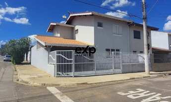 Imagem: Casa de esquina à venda no bairro Terceiro