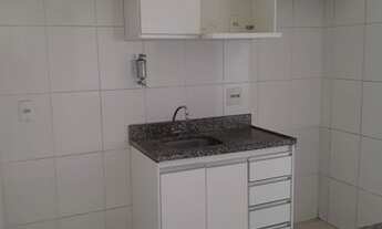 Imagem 4: Lindo apartamento com localização privilegiada, cozinha com armários, banho de empregada