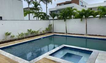 Imagem 2: Casa de condomínio para venda tem 615 metros quadrados com 4 quartos