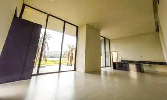 Imagem 5: Casa de Luxo com Vista Privilegiada da Lagoa do Condomínio e Lazer Premium