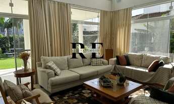 Imagem 3: Casa Luxuosa com 5 Suítes e Piscina para Locação Anual em Jurerê Internacional - Conforto