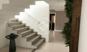 Imagem 15: Casa com 315m² de área construida com quatro quartos sendo 2 suítes e 2 demi-suites no Con