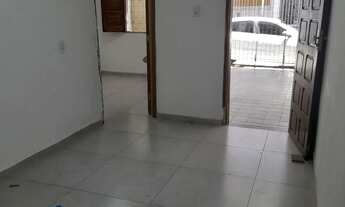 Imagem 2: Vendo casa no Grageru com 3/4 Garagem 1 carro área de serviço, lado da sombra,