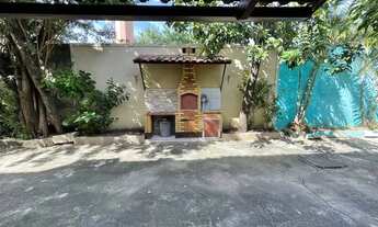 Imagem 3: Casa duplex de dois quartos: churrasqueira, sofá, armários. Comércio, academias, escolas