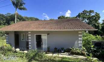 Imagem: Casa com 4 quartos construída em terreno