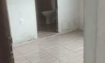 Imagem 3: Casa toda na cerâmica, com garagem coberta