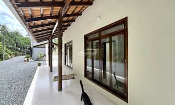 Imagem 3: Imóvel com 02 dormitórios sendo 01 deles com closet, sala de estar, cozinha no piso inferi