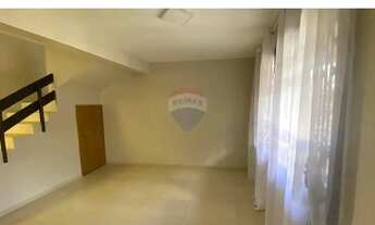 Imagem 4: Casa Ampla de Dois Andares com Quintal e Lareira Ideal para Sua Família