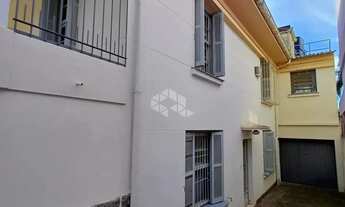 Imagem 4: Casa de 5 dormitórios c/ 2 apartamentos individuais e 5 vagas de garagem no Menino Deus Me