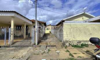 Imagem 2: Casa padrão para alugar na Vila Boa Vista, São Carlos: 1 dormitório, 1 banheiro, cozinha e
