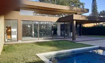 Imagem 7: Casa de condomínio para venda possui 440 metros quadrados com 4 quartos