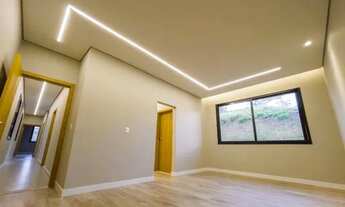 Imagem 6: Casa de Luxo com Vista Privilegiada da Lagoa do Condomínio e Lazer Premium