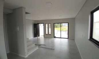 Imagem 3: Sobrado alto padrão de acabamento, com 3 dormitórios sendo uma suíte com closet em Indaial