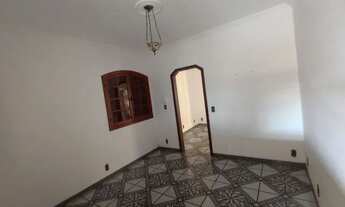 Imagem 2: Ótima Casa no Bairro Itatiaia, Extremamente Espaçosa com 04 Quartos e 03 Vagas de Garagem