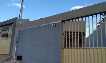 Imagem: Vendo chave de casa no rosa de maio