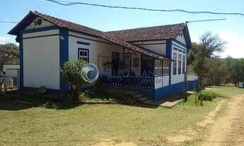Imagem: Fazenda com sede centenária, 210 hectares