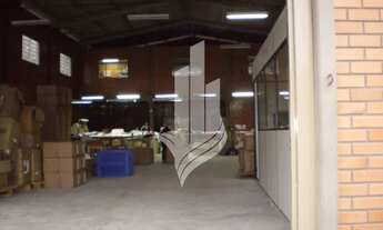 Imagem 3: Galpão no Salto Norte, com 575 m², com pé direito variando de 7,5m nas laterais e 11,00m n