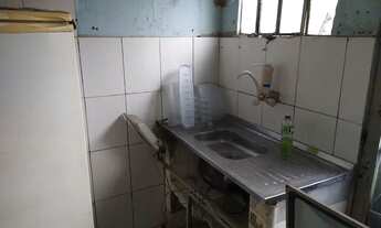 Imagem 2: Vendo um terreno com cozinha e um banheiro pequeno valor 85.000,00