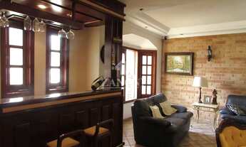 Imagem 5: Sobrado Espaçoso com Piscina em Terreno Privilegiado