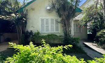 Imagem: VENDO CASA FRENTE E FUNDOS EM BOM ESTADO