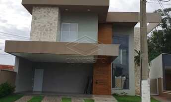 Imagem: Casa de Alto Padrão com Piscina e Lareira