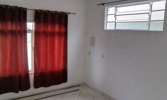 Imagem 2: Alugo casa com 2 quartos ***leia a descrição**