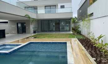 Imagem 4: Casa de condomínio para venda tem 615 metros quadrados com 4 quartos